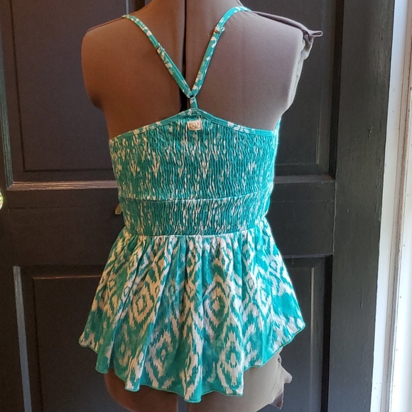 NWOT BILLABONG Smocked Top - Picture 4 of 6